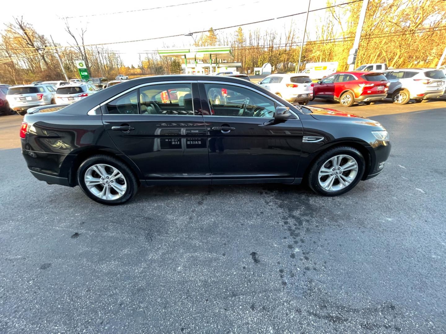 2013 Black /Black Ford Taurus SEL FWD (1FAHP2E85DG) with an 3.5L V6 DOHC 24V engine, 6-Speed Automatic transmission, located at 547 E. Main St., Orwell, OH, 44076, (440) 437-5893, 41.535435, -80.847855 - Photo#6